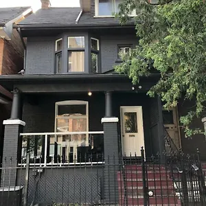 Guest house Mina's, Toronto